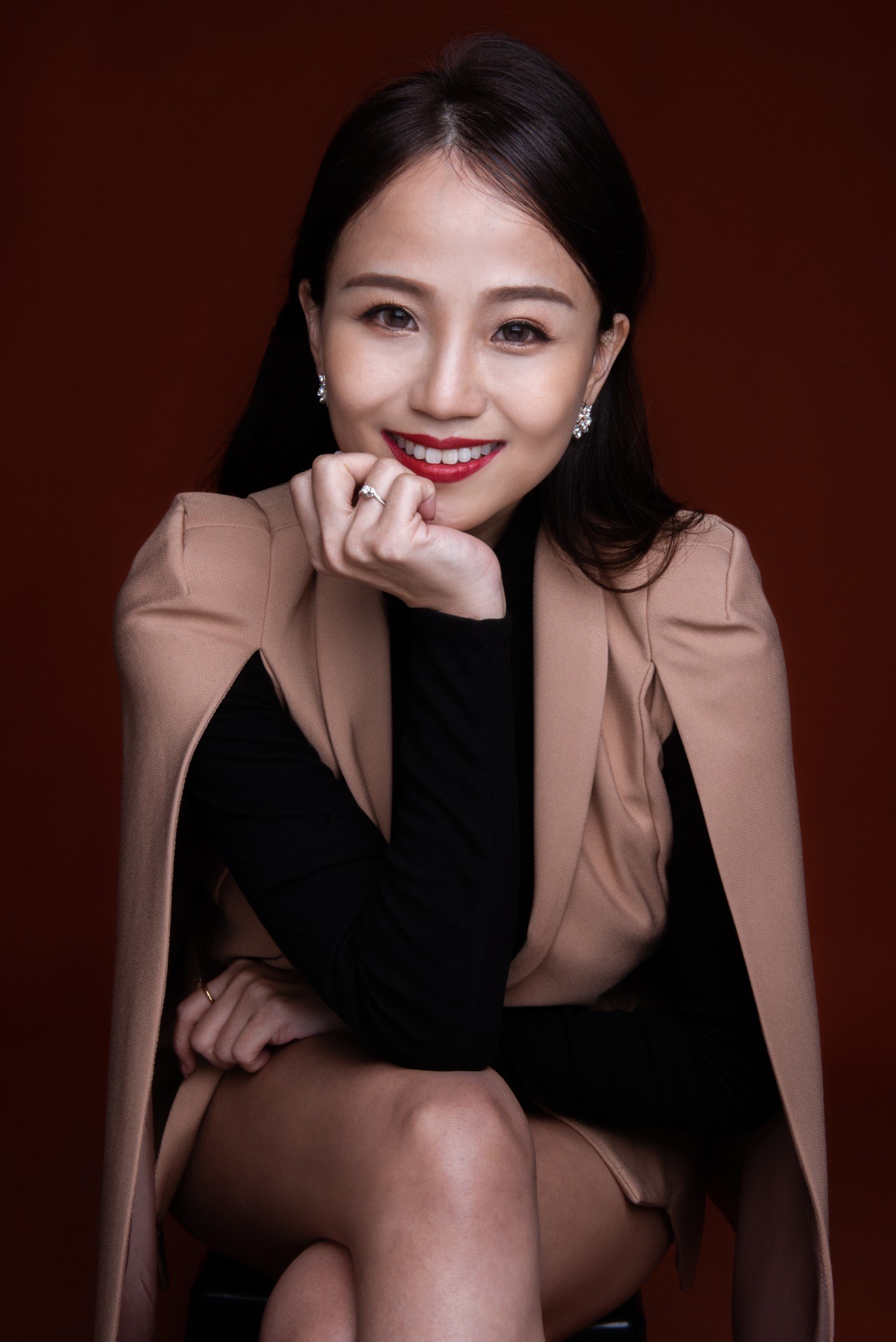 Suzane Wo 胡沛萱坐姿导师照片